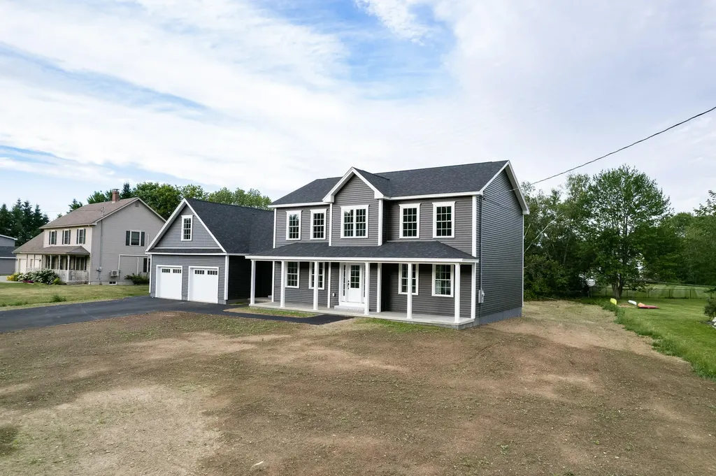31 Constitution Avenue Hampden ME 04444