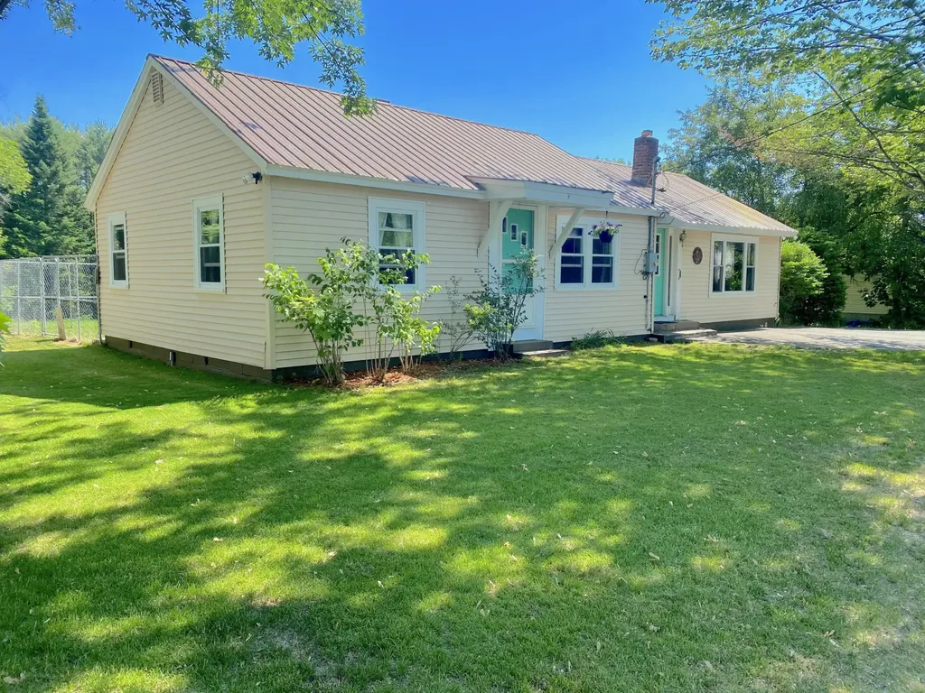 17 Airport Road Norridgewock ME 04957
