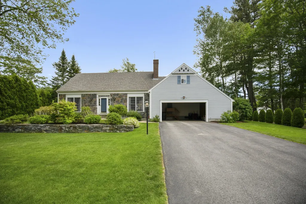18 Minuteman Drive Scarborough ME 04074