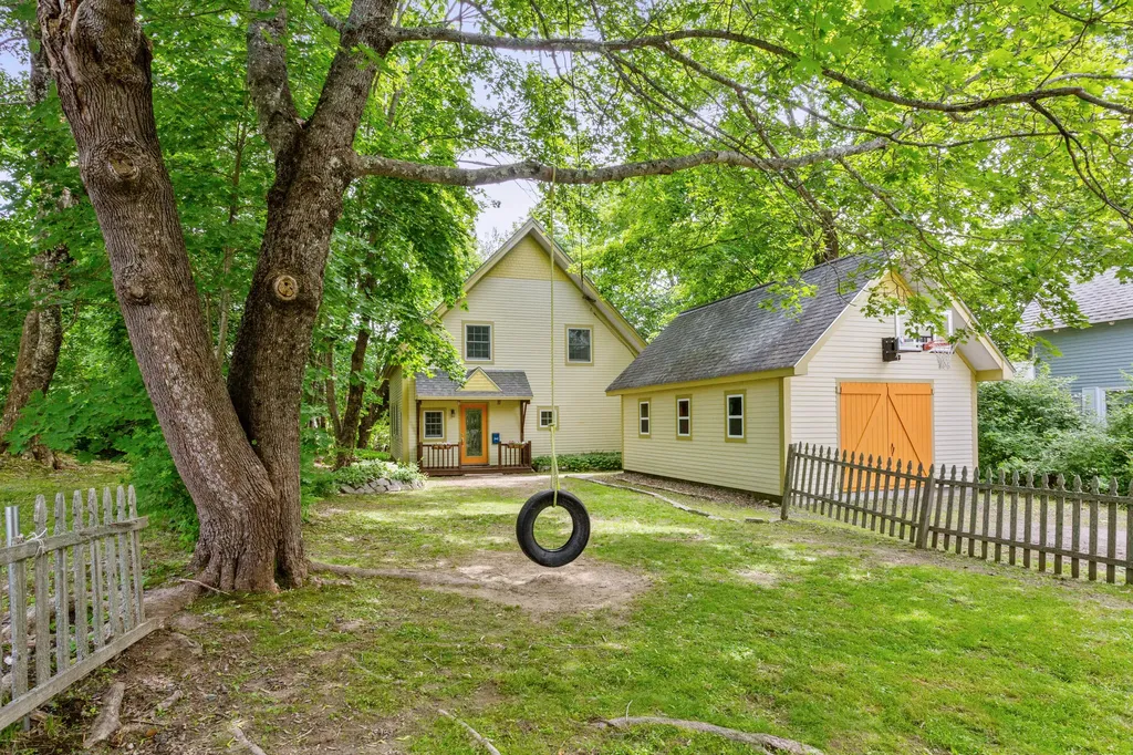 16 Sterling Street Ellsworth ME 04605