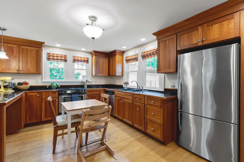 53 Summit Street Portland ME 04103