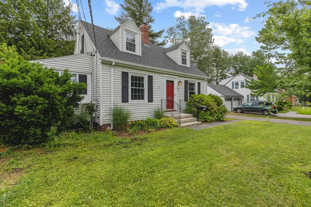 53 Summit Street Portland ME 04103