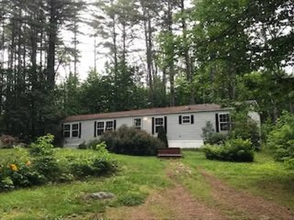 898 Gardiner Road Wiscasset ME 04578