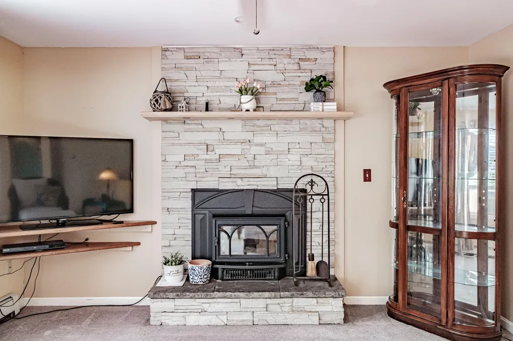 141 Hawthorne Lane Westbrook ME 04092