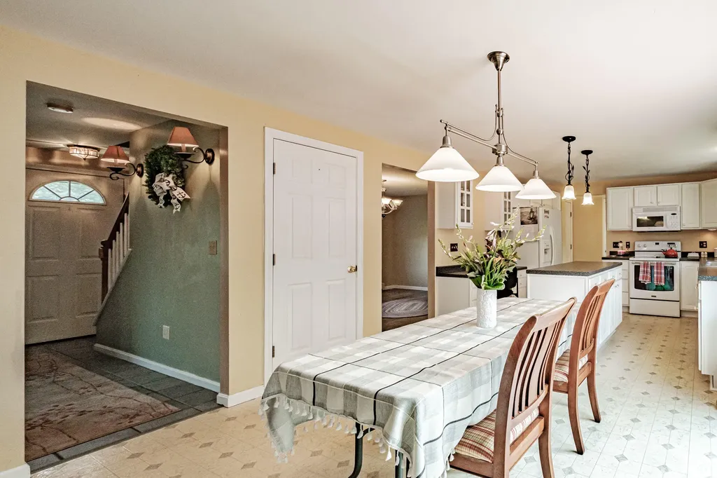141 Hawthorne Lane Westbrook ME 04092