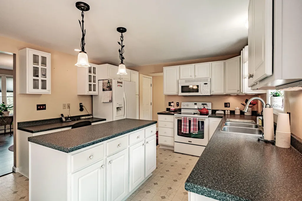 141 Hawthorne Lane Westbrook ME 04092