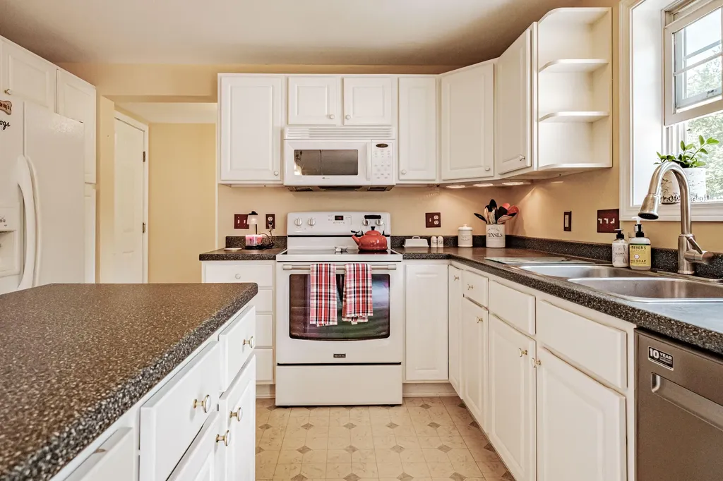 141 Hawthorne Lane Westbrook ME 04092
