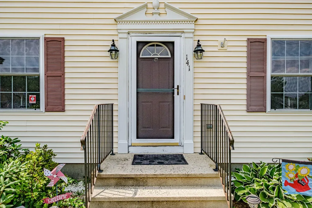 141 Hawthorne Lane Westbrook ME 04092