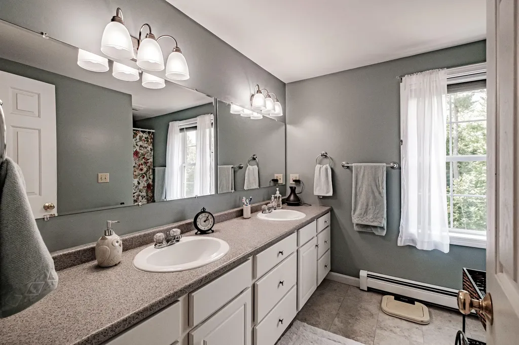 141 Hawthorne Lane Westbrook ME 04092