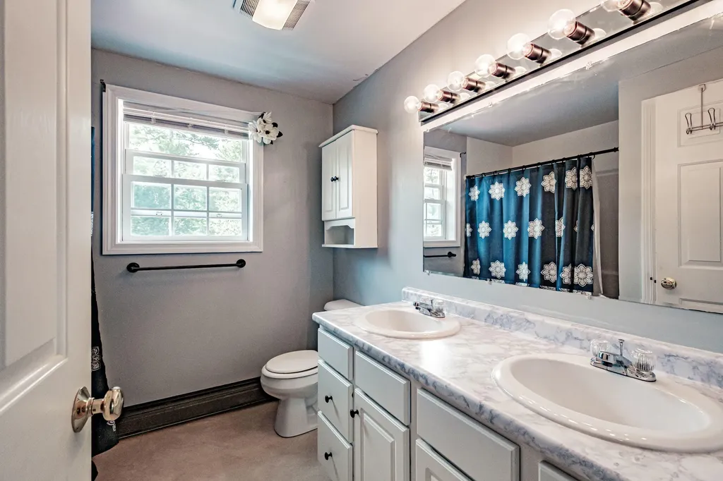 141 Hawthorne Lane Westbrook ME 04092