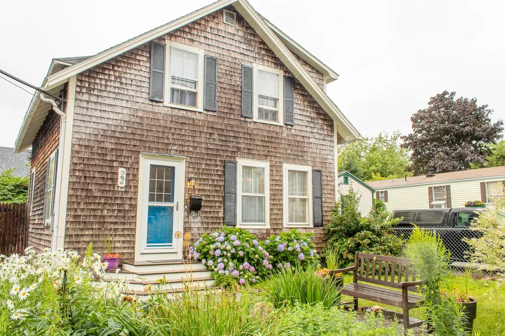 22 Lawn Avenue Rockland ME 04841