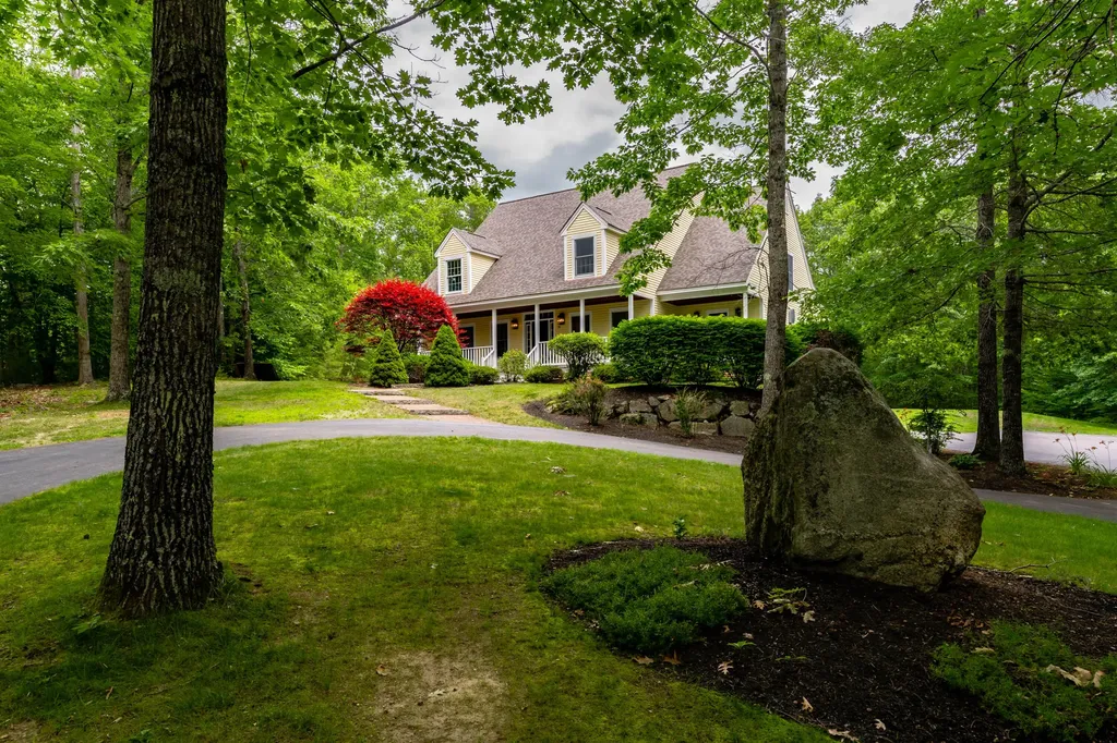 78 Cape Road Raymond ME 04071