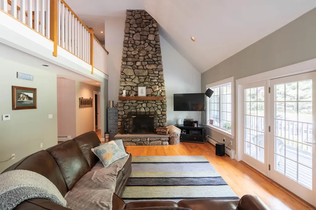 78 Cape Road Raymond ME 04071