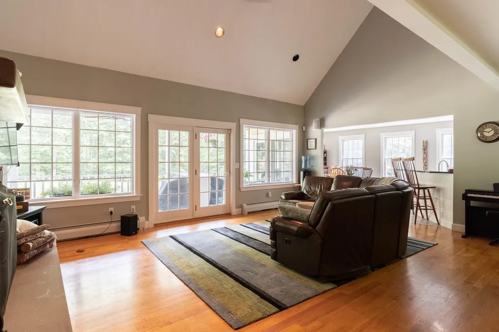 78 Cape Road Raymond ME 04071