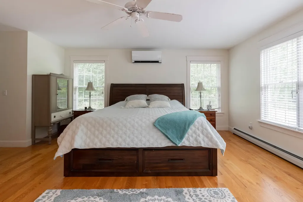 78 Cape Road Raymond ME 04071