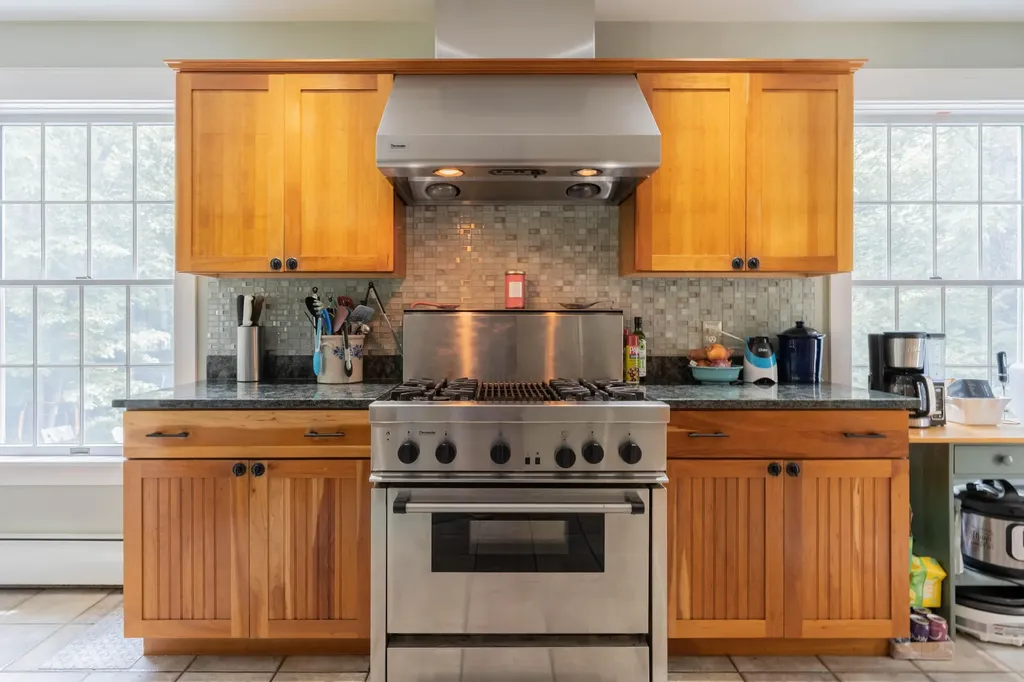 78 Cape Road Raymond ME 04071