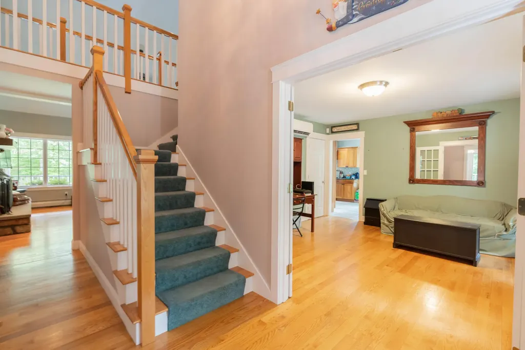 78 Cape Road Raymond ME 04071