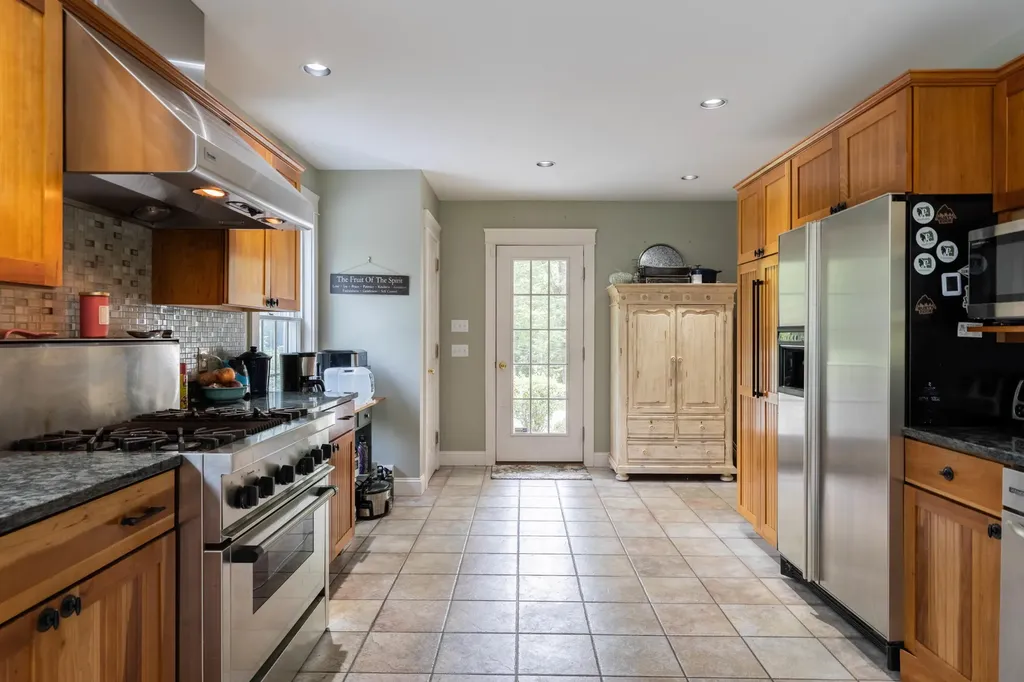 78 Cape Road Raymond ME 04071