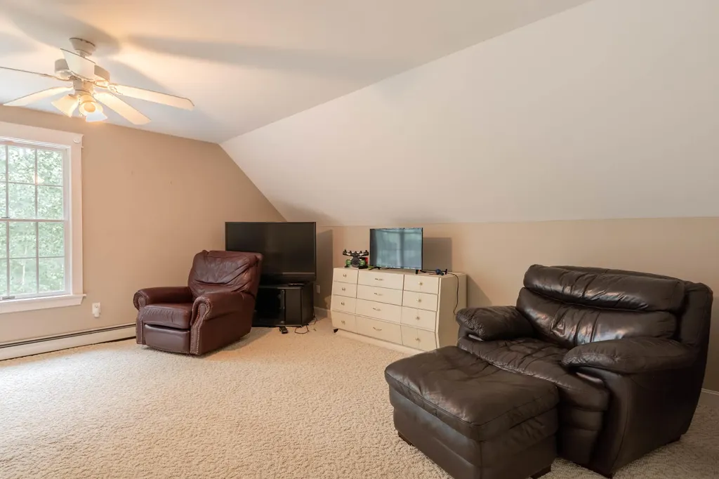78 Cape Road Raymond ME 04071
