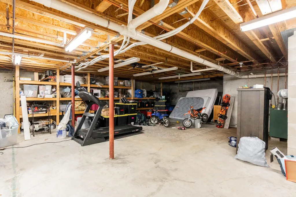 78 Cape Road Raymond ME 04071