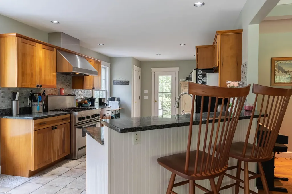 78 Cape Road Raymond ME 04071