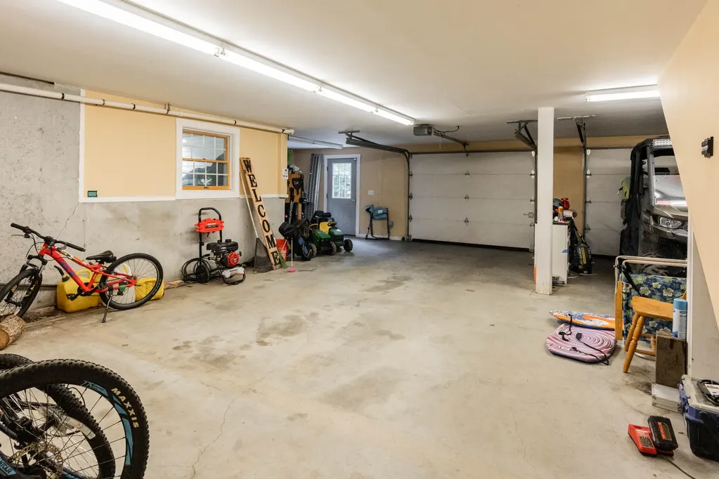78 Cape Road Raymond ME 04071