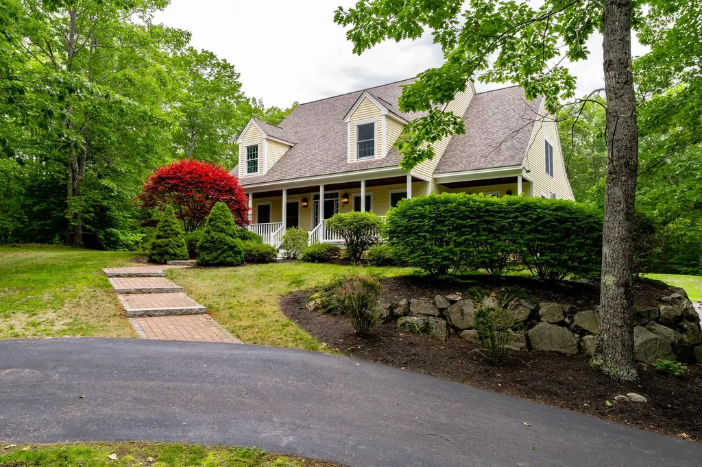 78 Cape Road Raymond ME 04071