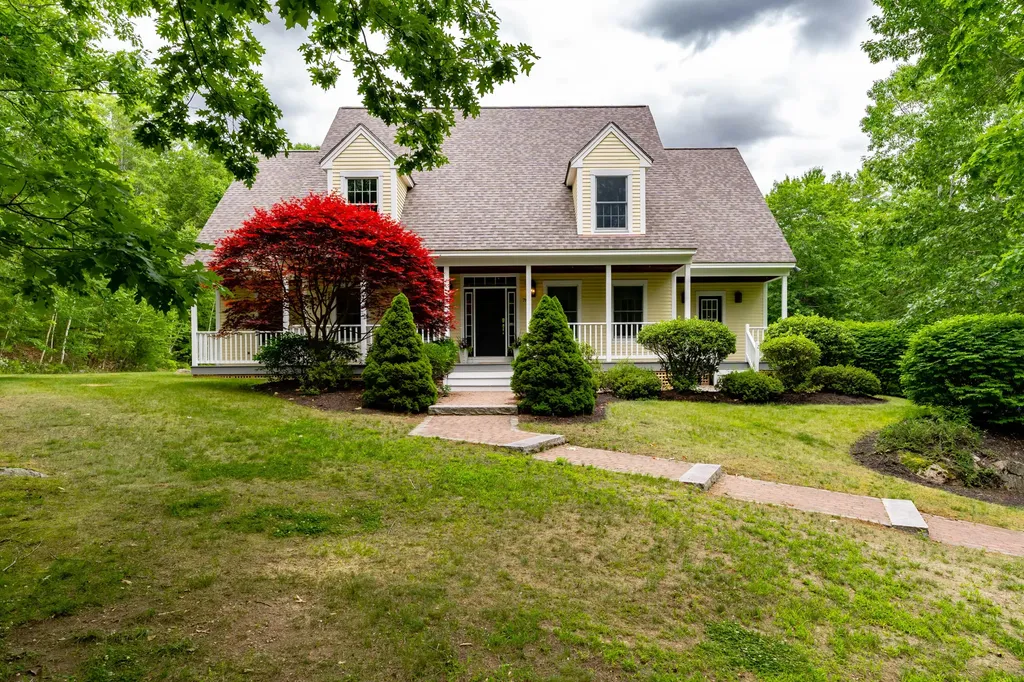 78 Cape Road Raymond ME 04071