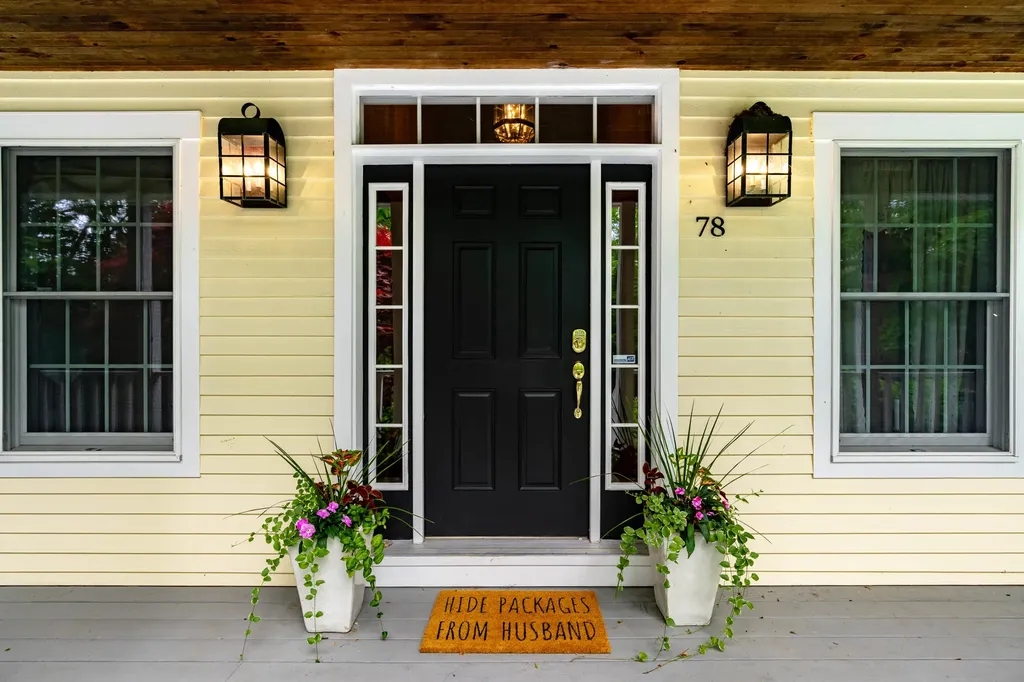 78 Cape Road Raymond ME 04071