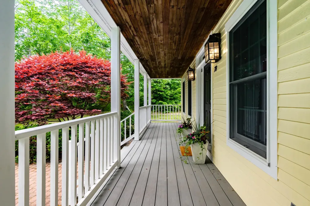 78 Cape Road Raymond ME 04071