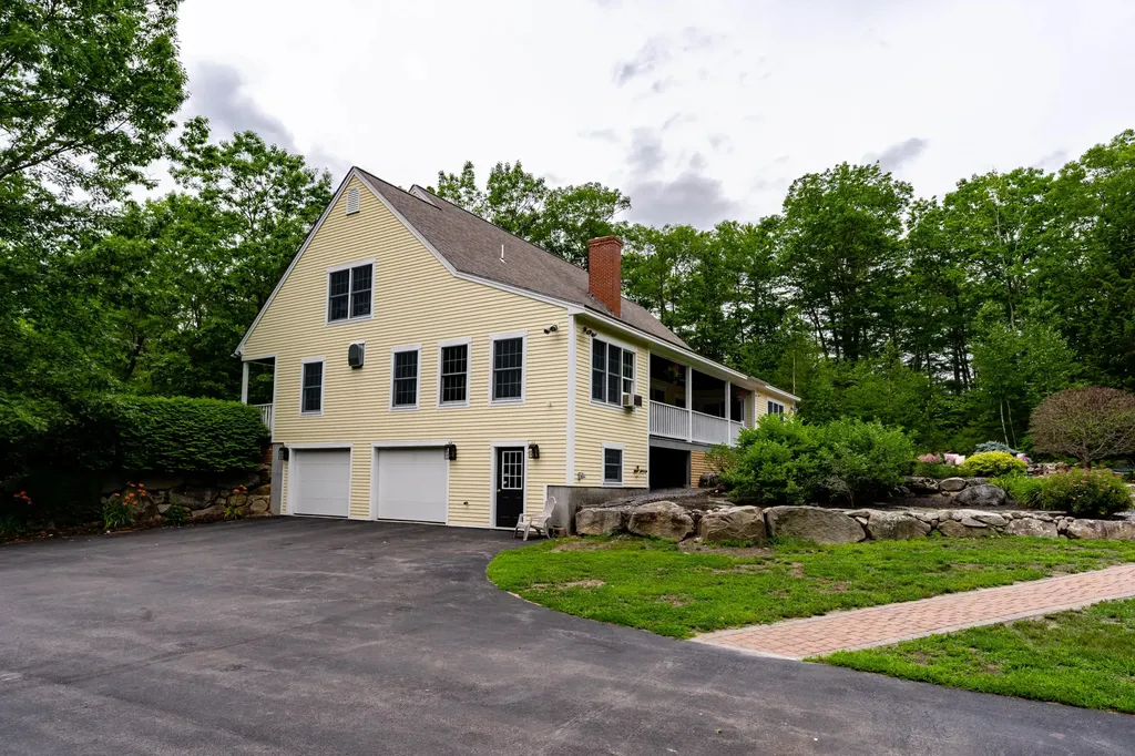 78 Cape Road Raymond ME 04071