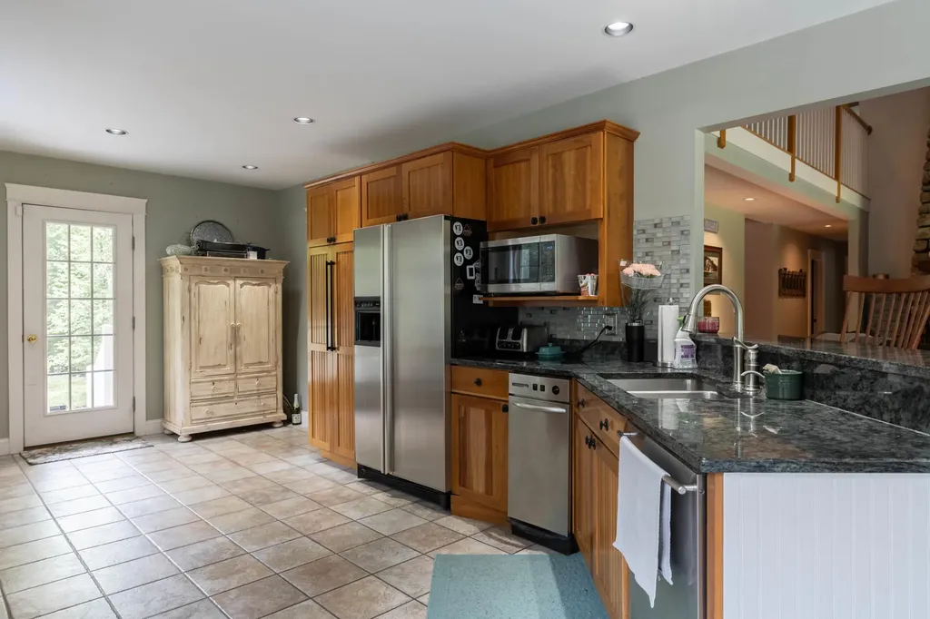 78 Cape Road Raymond ME 04071