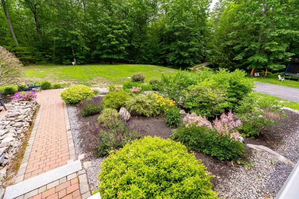 78 Cape Road Raymond ME 04071