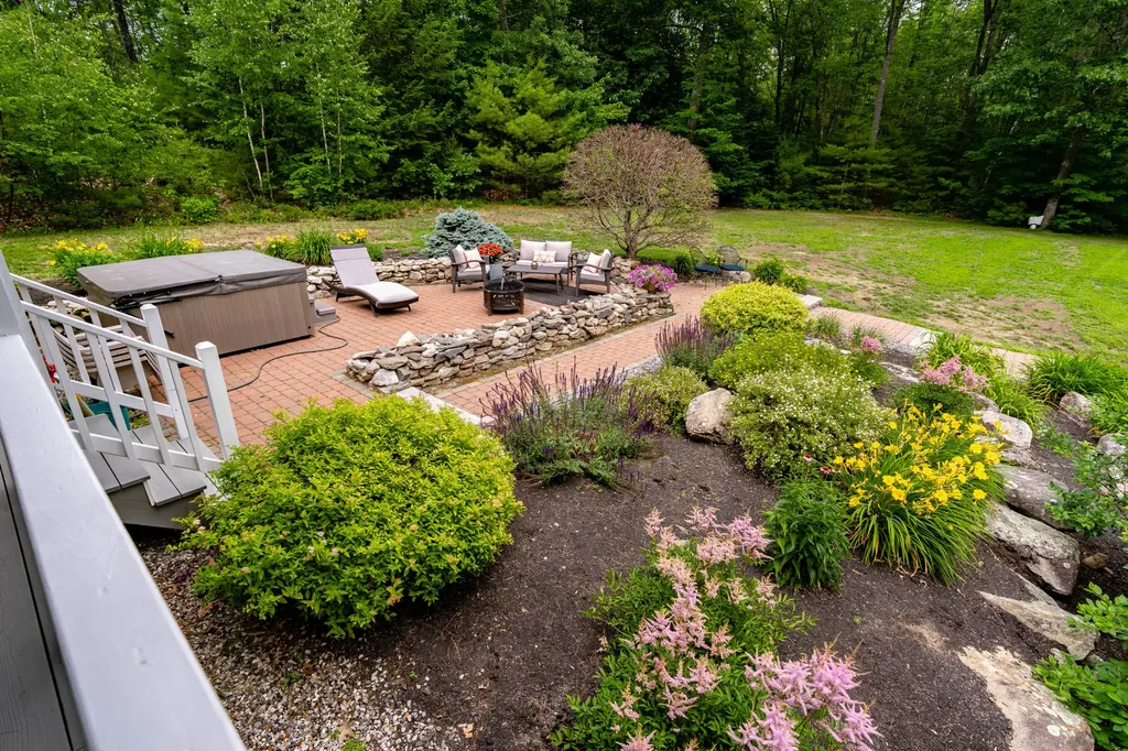 78 Cape Road Raymond ME 04071