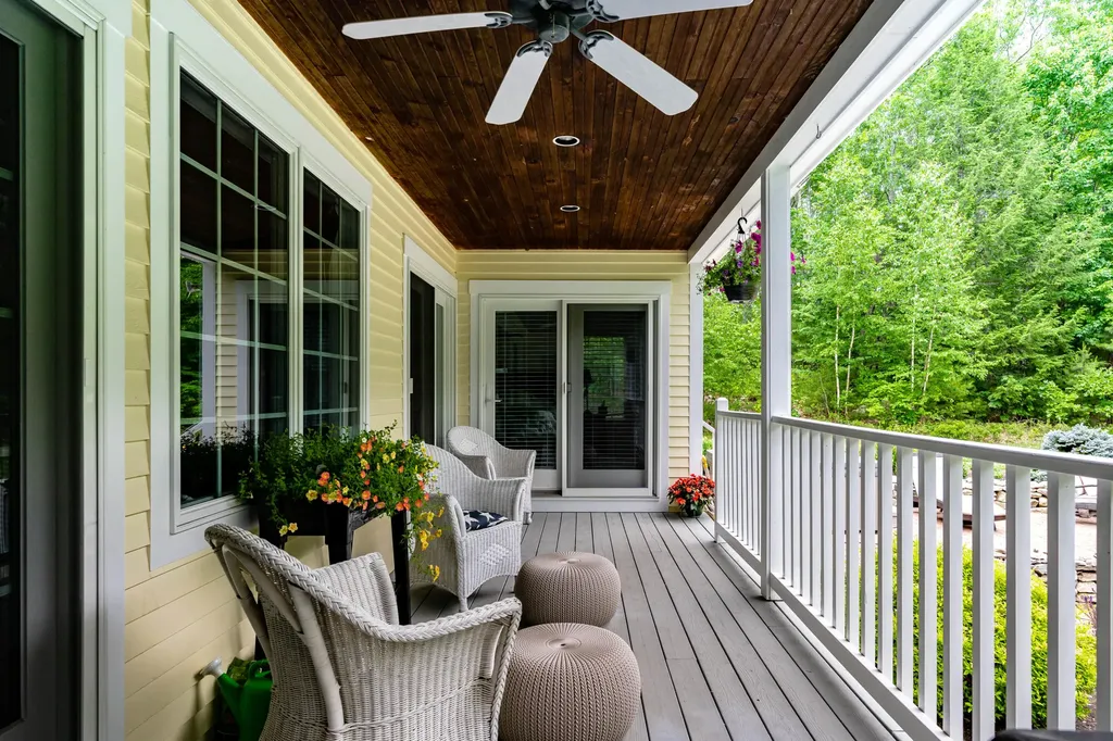 78 Cape Road Raymond ME 04071