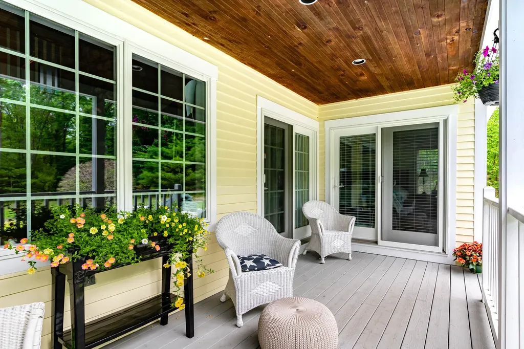 78 Cape Road Raymond ME 04071