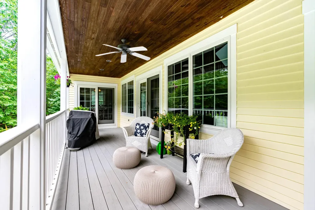 78 Cape Road Raymond ME 04071