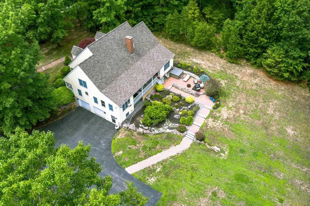 78 Cape Road Raymond ME 04071