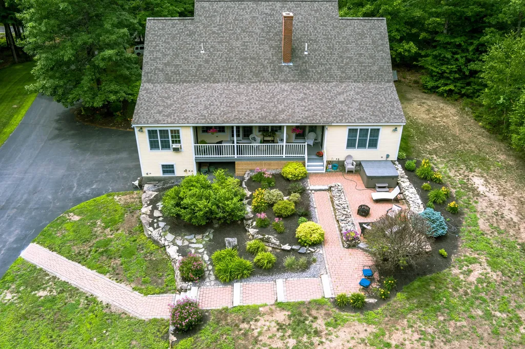 78 Cape Road Raymond ME 04071
