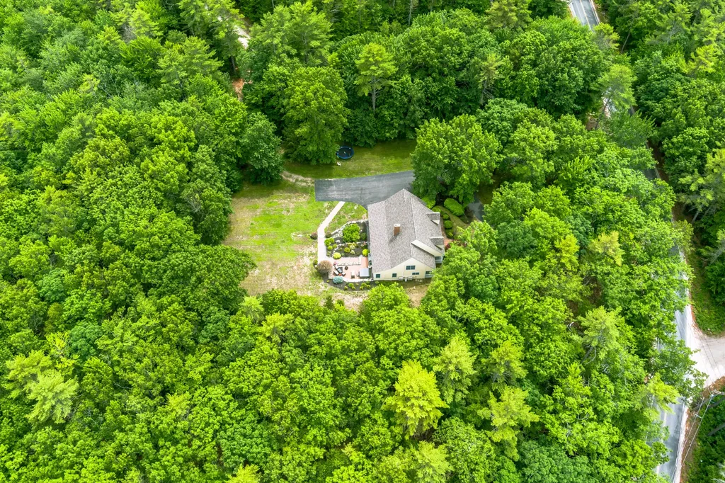 78 Cape Road Raymond ME 04071