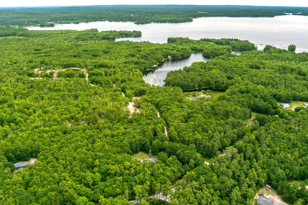 78 Cape Road Raymond ME 04071