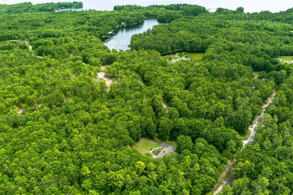 78 Cape Road Raymond ME 04071