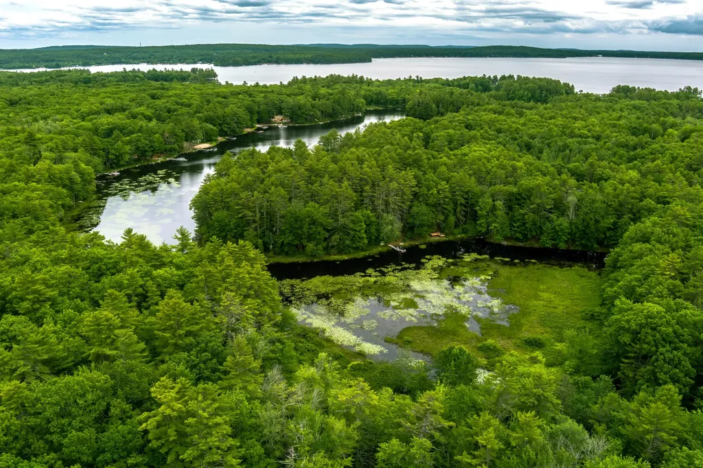 78 Cape Road Raymond ME 04071