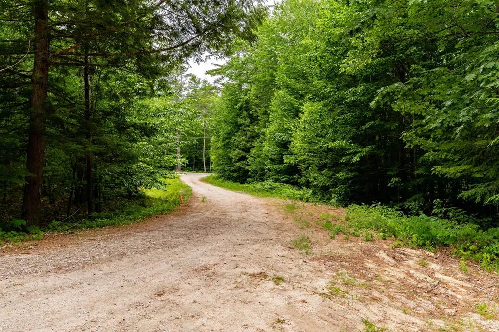 78 Cape Road Raymond ME 04071