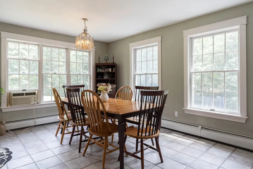 78 Cape Road Raymond ME 04071