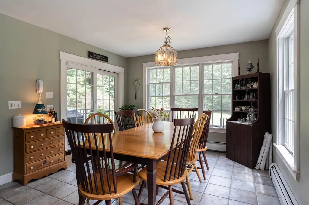 78 Cape Road Raymond ME 04071