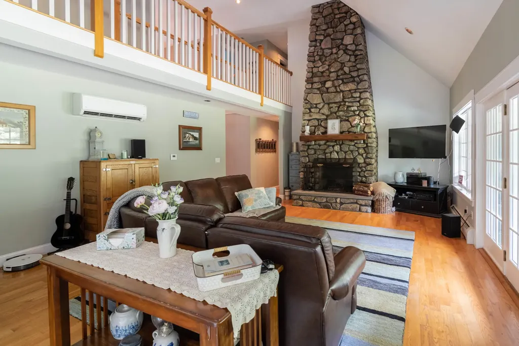 78 Cape Road Raymond ME 04071