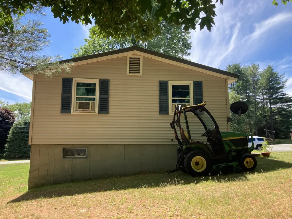 129 Gilbert Avenue Farmington ME 04938