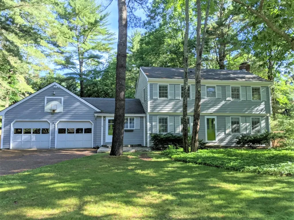 15 Colonial Drive Brunswick ME 04011