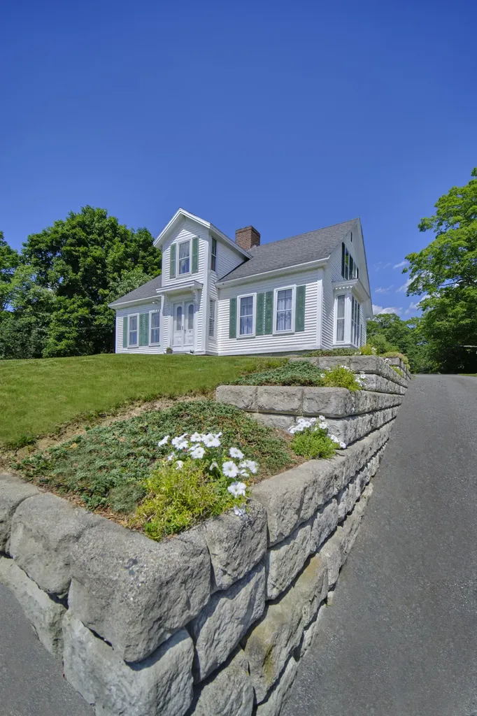88 Jefferson Street Waldoboro ME 04572